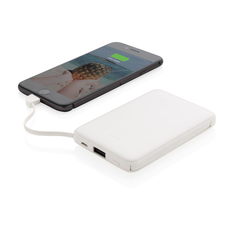 5.000 mAh powerbank i fickformat med integrerade kablar