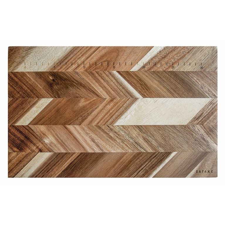 Skärbräda i Akaciaträ med mätpunkter